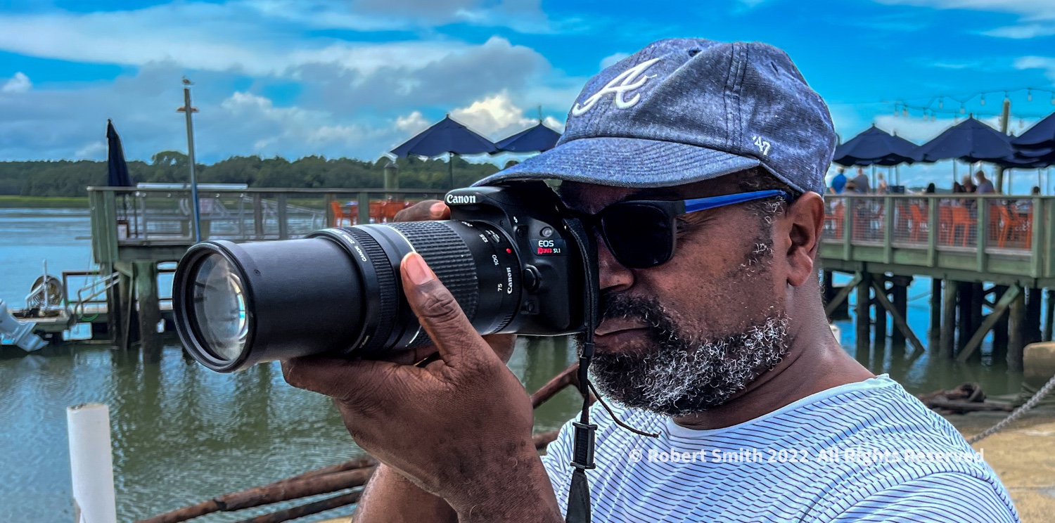 A Self Portrait – Photoblogger, Camera in Hand